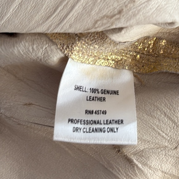 Mi Fresia | Gold Leather Blazer - Scalloped - Picture 6 of 7